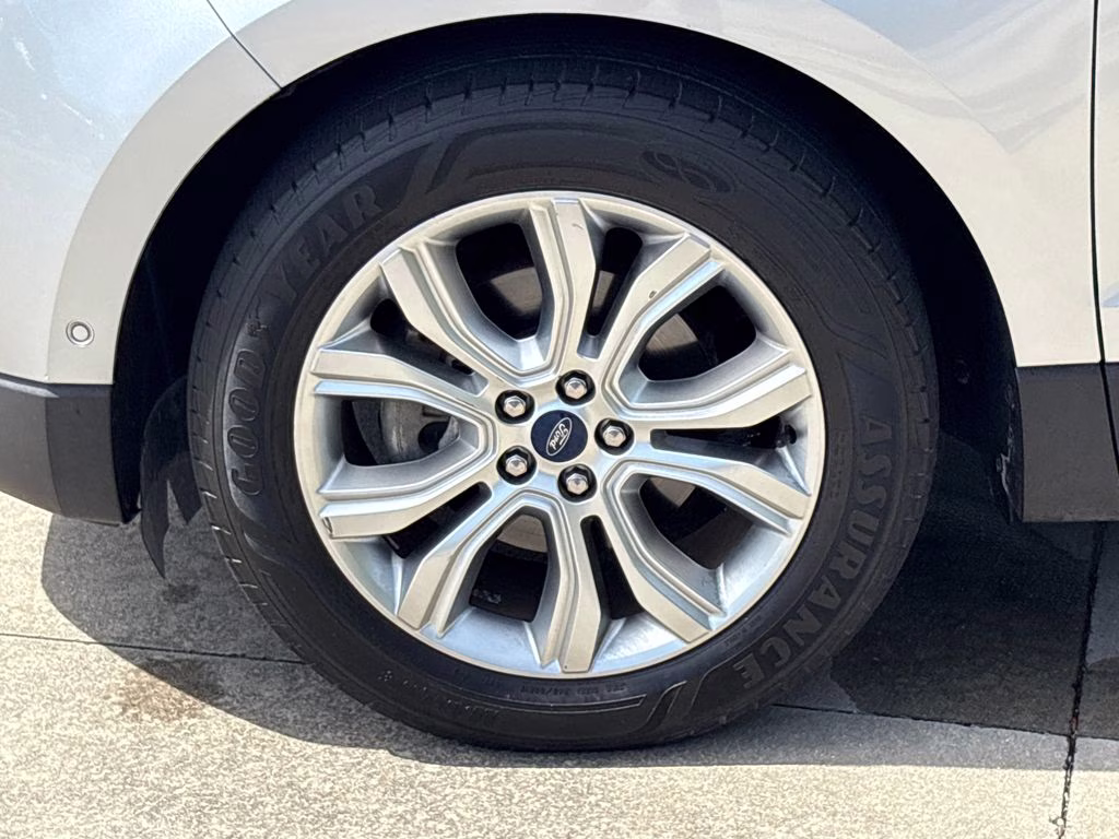 2020 Iconic Silver Metallic Ford Edge Titanium FWD SUV
