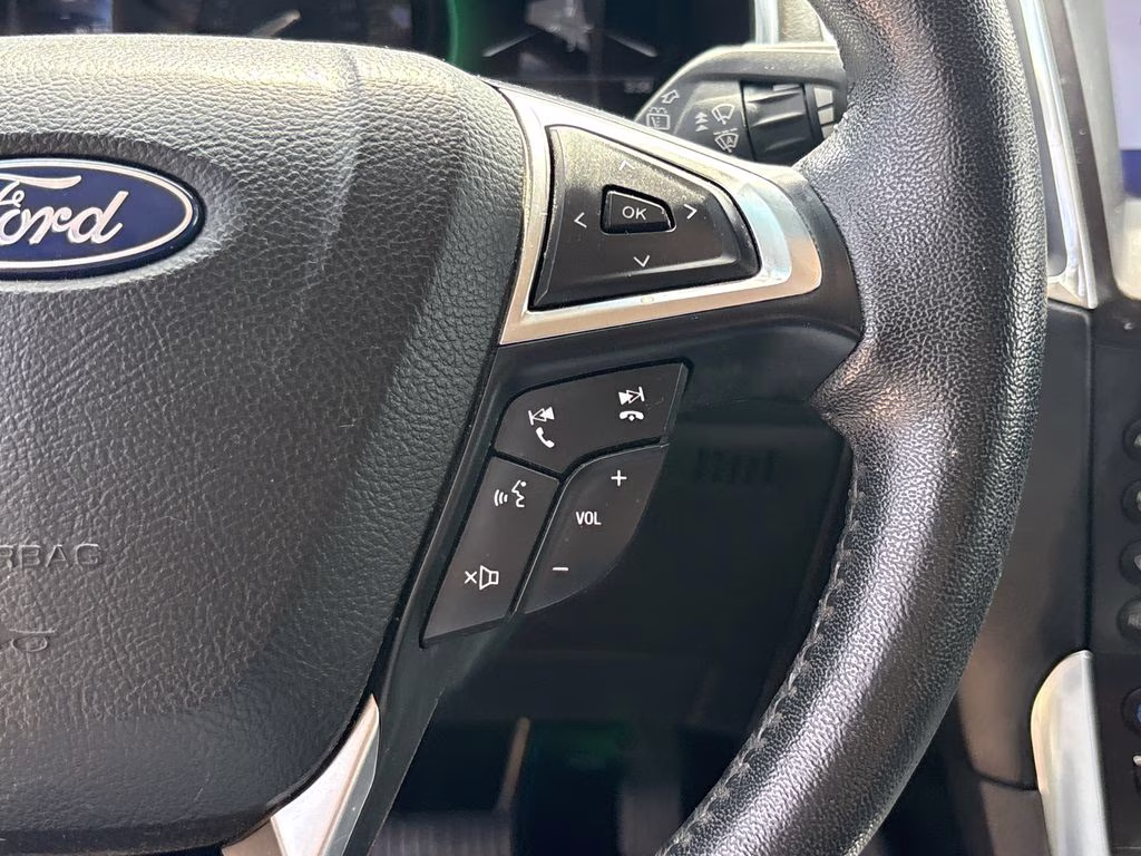 2020 Iconic Silver Metallic Ford Edge Titanium FWD SUV