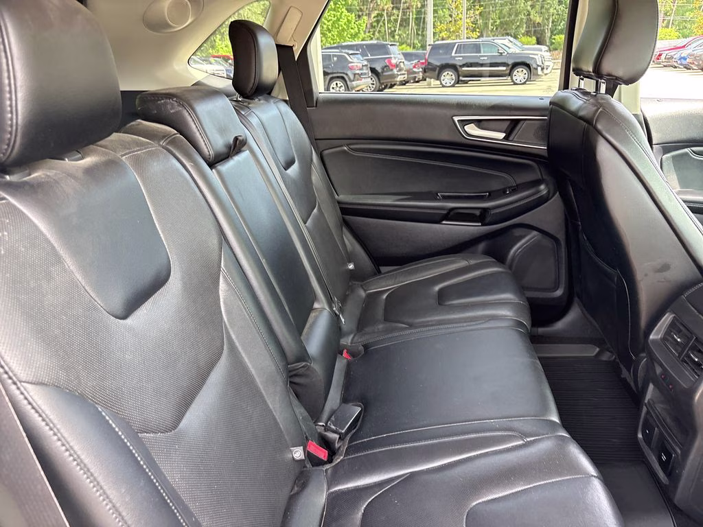2020 Iconic Silver Metallic Ford Edge Titanium FWD SUV