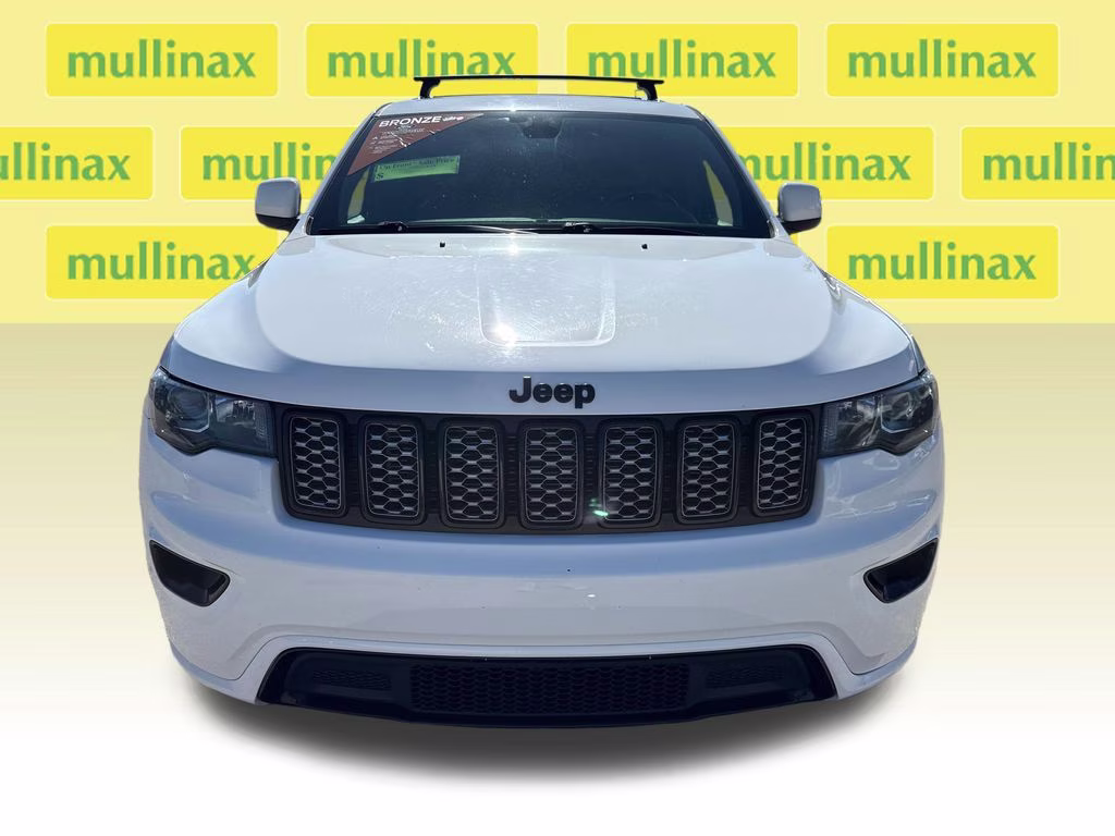 2020 Bright White Clearcoat Jeep Grand Cherokee Altitude RWD SUV