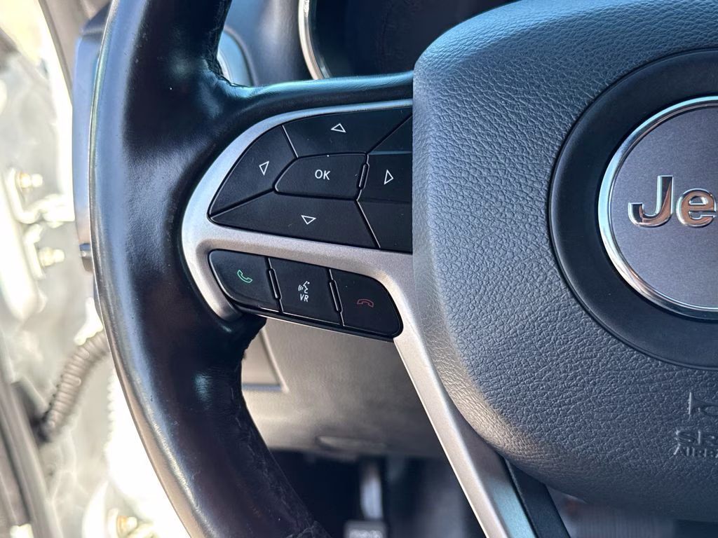 2020 Bright White Clearcoat Jeep Grand Cherokee Altitude RWD SUV