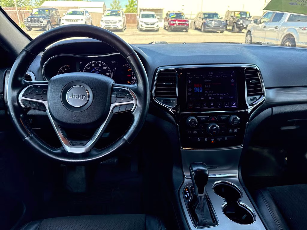2020 Bright White Clearcoat Jeep Grand Cherokee Altitude RWD SUV