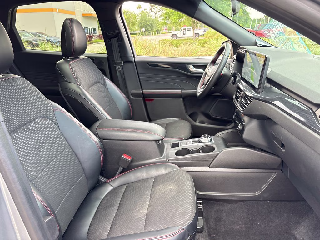 2023 Iconic Silver Metallic Ford Escape ST-Line Select AWD SUV