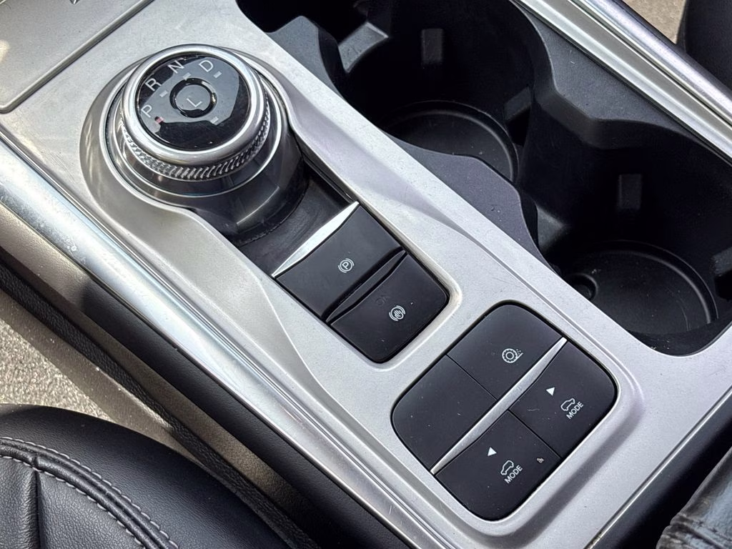 2023 Iconic Silver Metallic Ford Explorer XLT RWD SUV