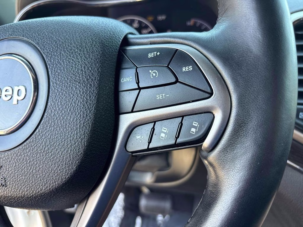2018 Bright White Clearcoat Jeep Grand Cherokee Overland 4X4 SUV