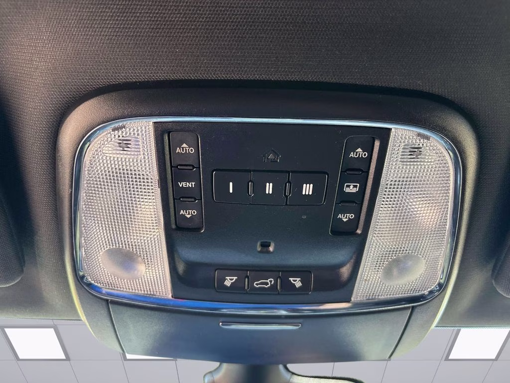 2018 Bright White Clearcoat Jeep Grand Cherokee Overland 4X4 SUV