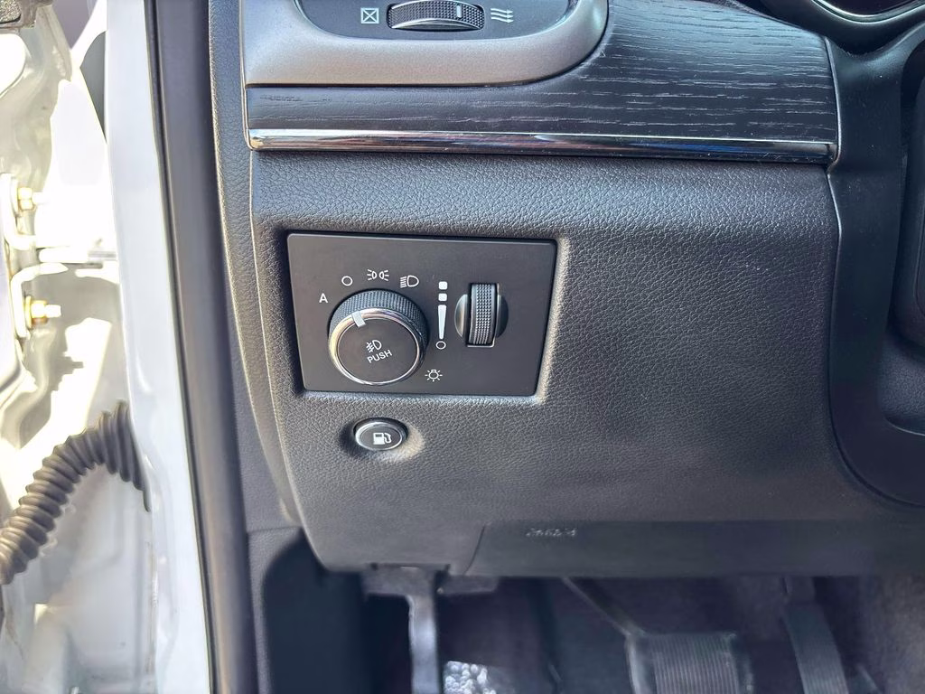 2018 Bright White Clearcoat Jeep Grand Cherokee Overland 4X4 SUV