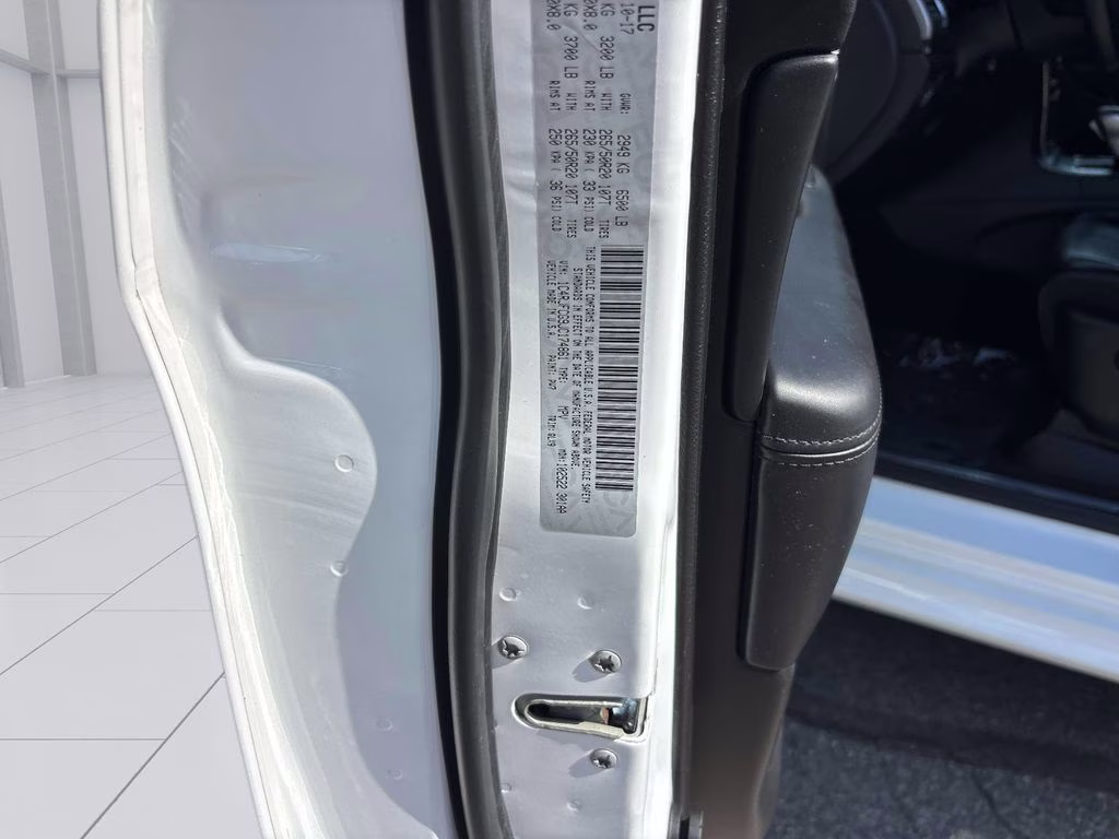 2018 Bright White Clearcoat Jeep Grand Cherokee Overland 4X4 SUV