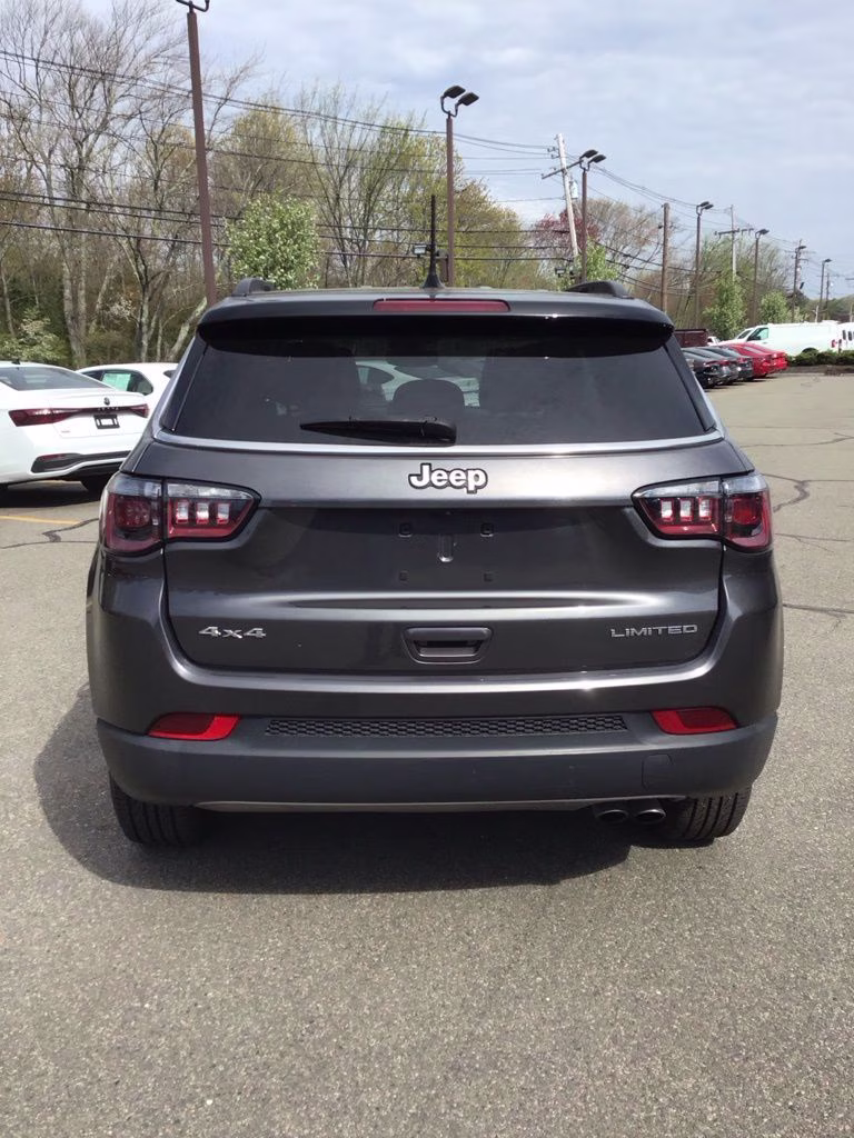 2022 Granite Crystal Metallic Clearcoat Jeep Compass Limited 4X4 SUV