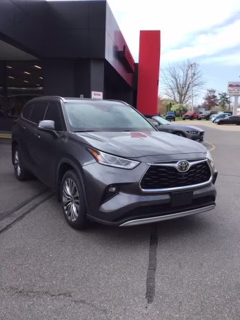 2020 Magnetic Gray Metallic Toyota Highlander Platinum AWD SUV