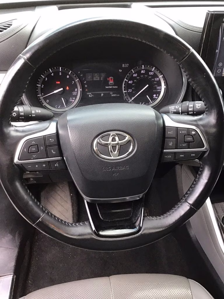 2020 Magnetic Gray Metallic Toyota Highlander Platinum AWD SUV
