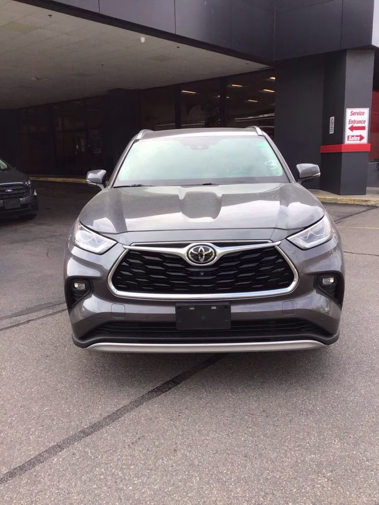 2020 Magnetic Gray Metallic Toyota Highlander Platinum AWD SUV