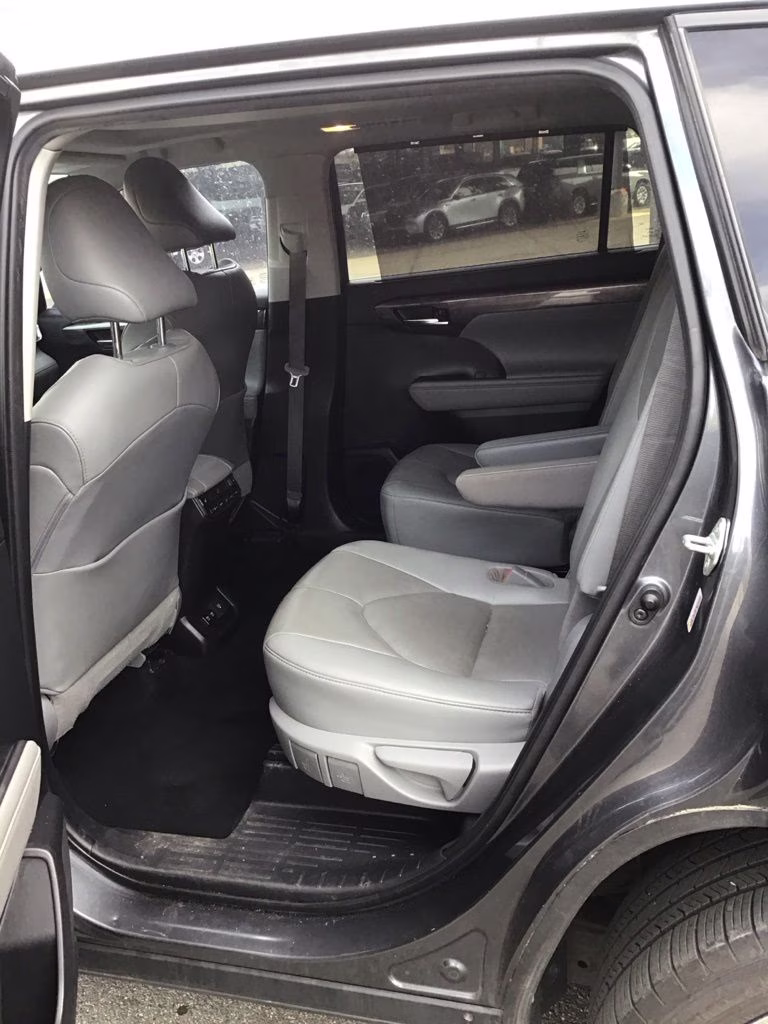 2020 Magnetic Gray Metallic Toyota Highlander Platinum AWD SUV
