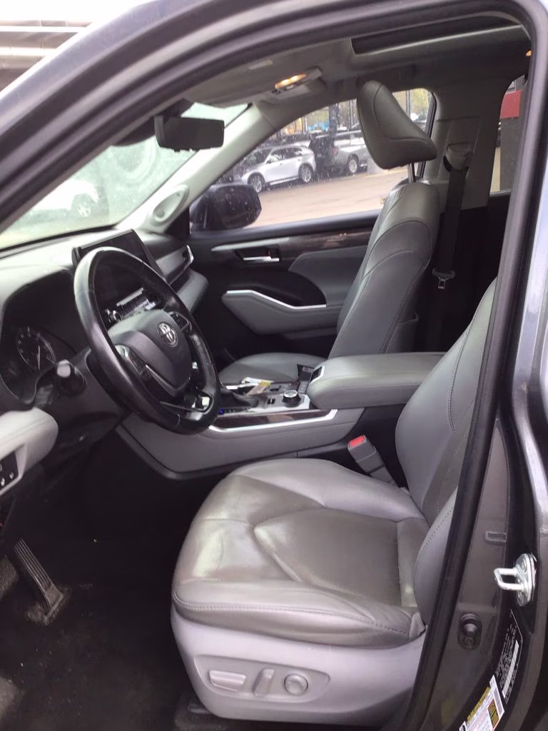 2020 Magnetic Gray Metallic Toyota Highlander Platinum AWD SUV