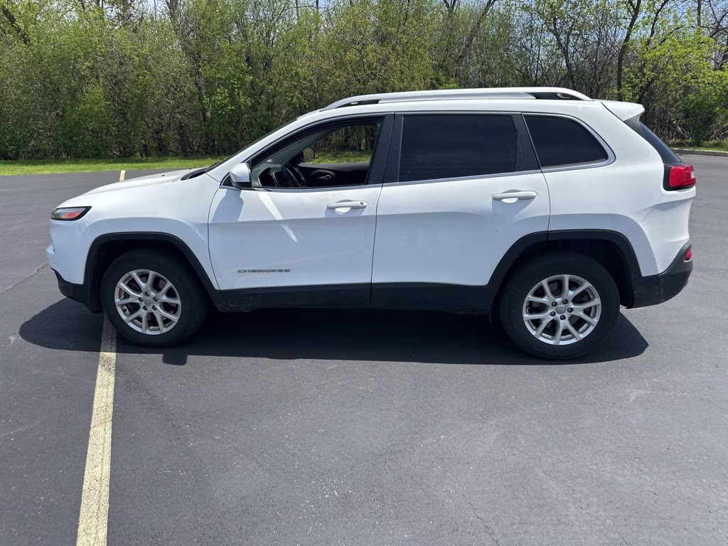 2016 Bright White Clearcoat Jeep Cherokee Latitude 4X4 SUV