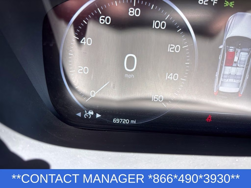 2018 White Volvo XC60 T6 Momentum AWD SUV