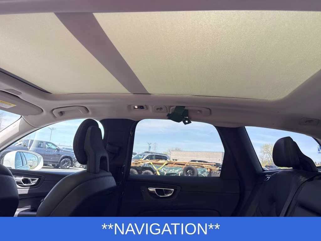 2018 White Volvo XC60 T6 Momentum AWD SUV