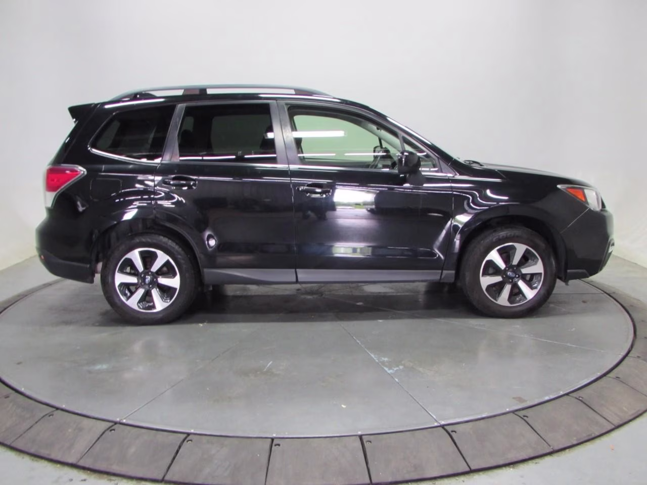 2017 Crystal Black Silica Subaru Forester 2.5i Limited AWD SUV