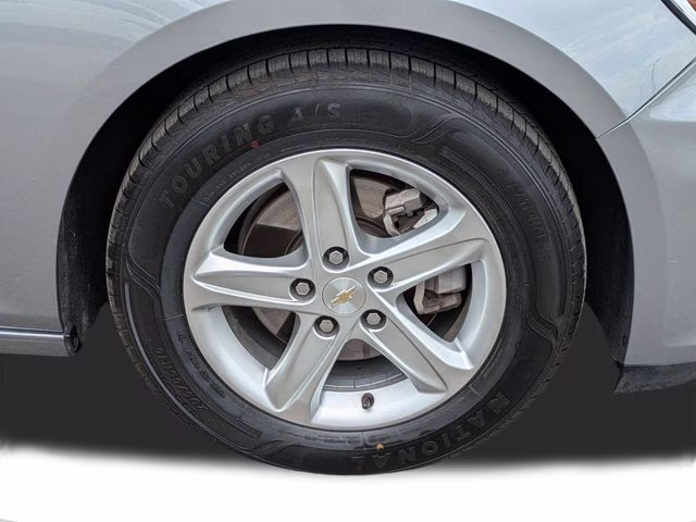 2024 Sterling Gray Metallic Chevrolet Malibu LT FWD Sedan