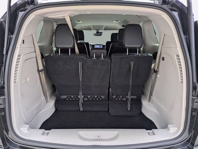 2023 Chrysler Pacifica Hybrid Touring L - Photo 13