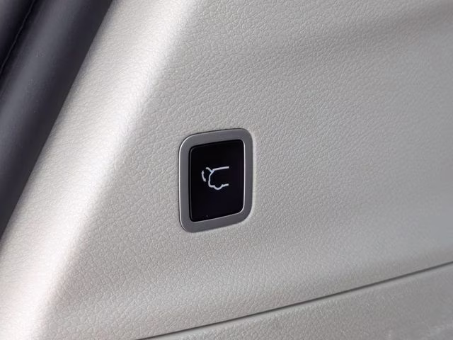 2023 Chrysler Pacifica Hybrid Touring L - Photo 14
