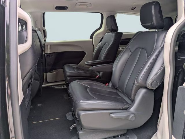 2023 Chrysler Pacifica Hybrid Touring L - Photo 15