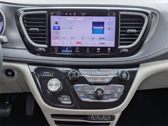 2023 Chrysler Pacifica Hybrid Touring L - Photo 20