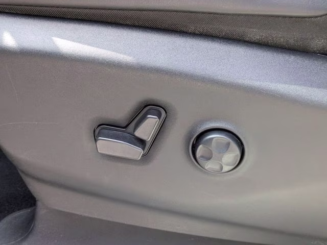 2023 Chrysler Pacifica Hybrid Touring L - Photo 22
