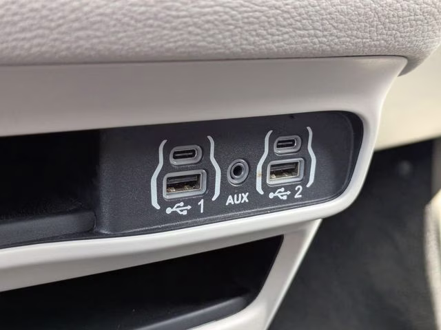 2023 Chrysler Pacifica Hybrid Touring L - Photo 24
