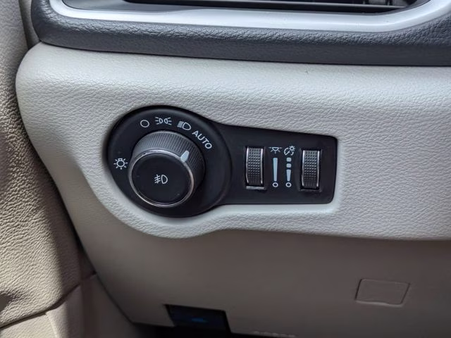 2023 Chrysler Pacifica Hybrid Touring L - Photo 27