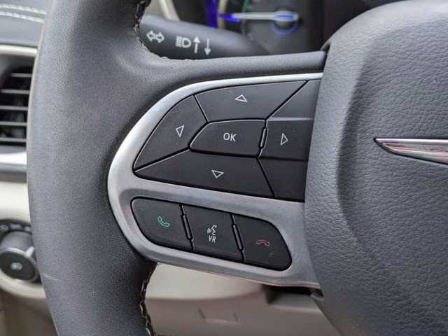 2023 Chrysler Pacifica Hybrid Touring L - Photo 28