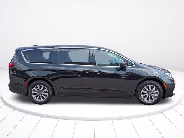 2023 Chrysler Pacifica Hybrid Touring L - Photo 3