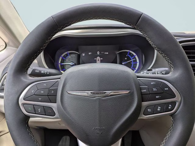 2023 Chrysler Pacifica Hybrid Touring L - Photo 30