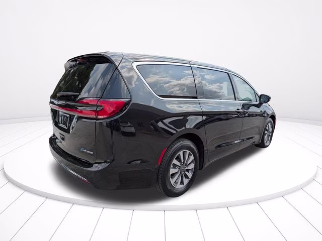 2023 Chrysler Pacifica Hybrid Touring L - Photo 4