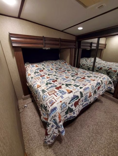 2018 Cream Keystone Sprinter Limited Sprinter Limited