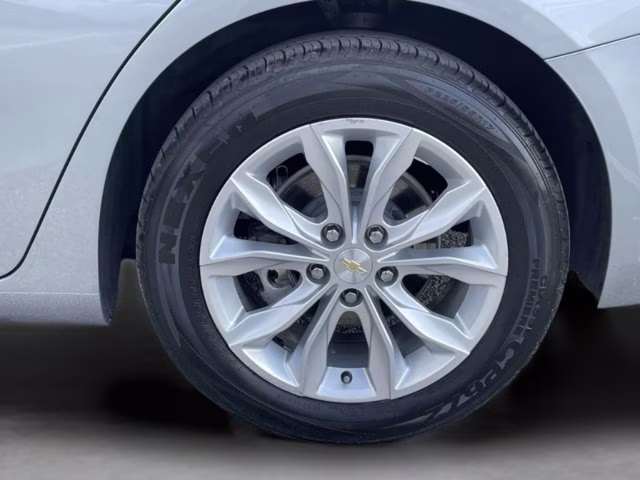 2024 Sterling Gray Metallic Chevrolet Malibu LT FWD Sedan