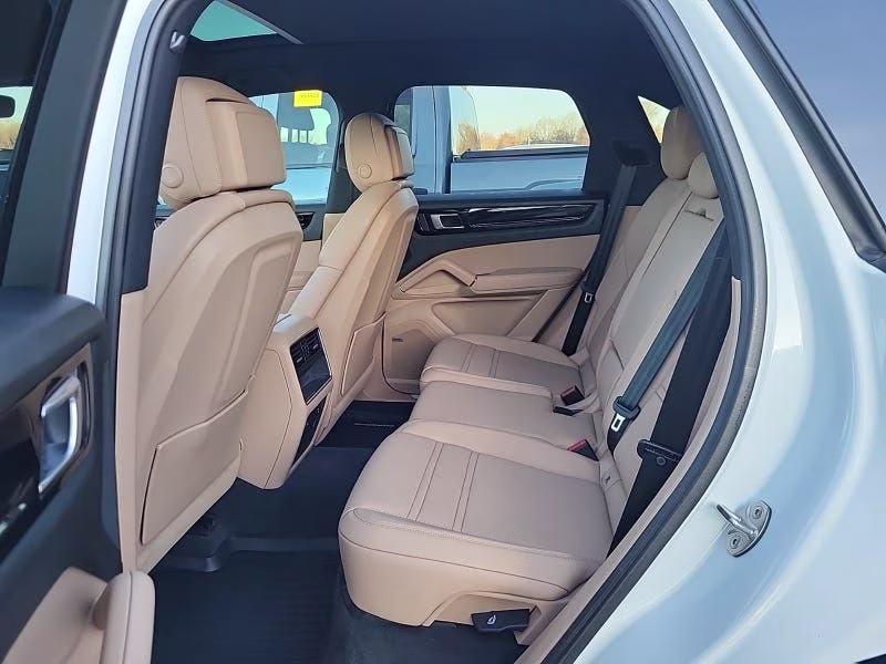 2022 Carrara White Porsche Cayenne Base AWD SUV