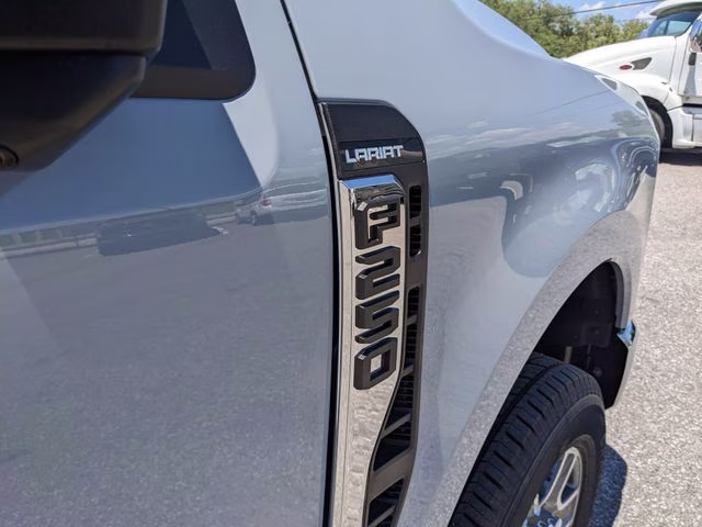 2026 Glacier Gray Metallic Tri-Coat Ford Super Duty F-250 SRW Lariat 4X4 Truck