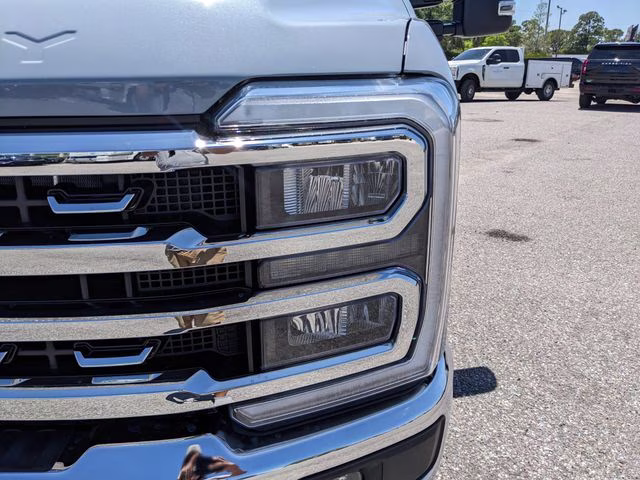 2026 Glacier Gray Metallic Tri-Coat Ford Super Duty F-250 SRW Lariat 4X4 Truck