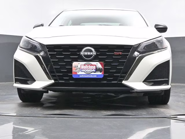 2025 Pearl White Tricoat Nissan Altima 2.5 SR FWD Sedan