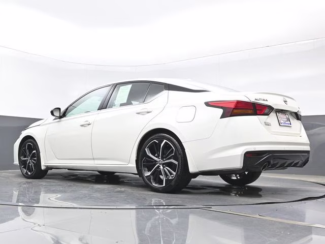 2025 Pearl White Tricoat Nissan Altima 2.5 SR FWD Sedan
