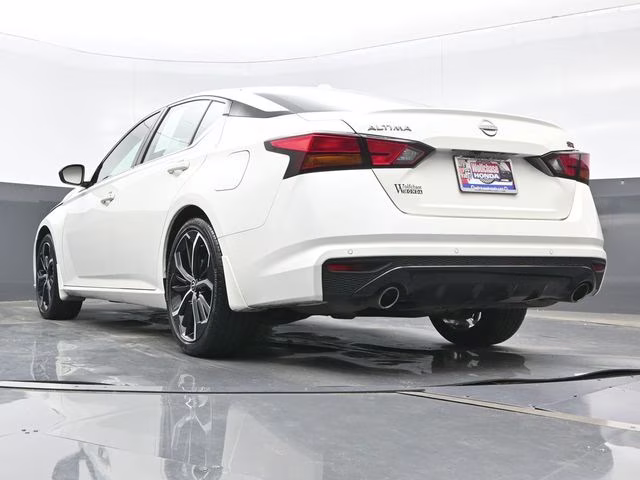 2025 Pearl White Tricoat Nissan Altima 2.5 SR FWD Sedan
