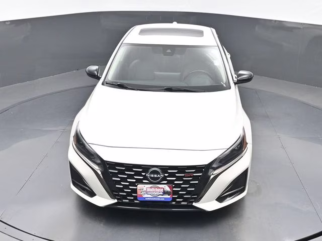 2025 Pearl White Tricoat Nissan Altima 2.5 SR FWD Sedan