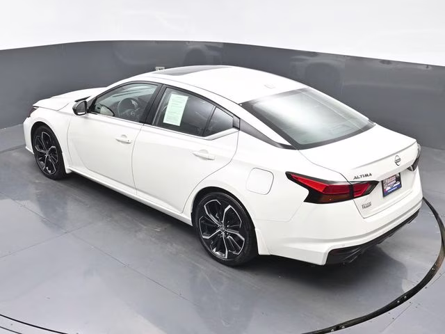 2025 Pearl White Tricoat Nissan Altima 2.5 SR FWD Sedan
