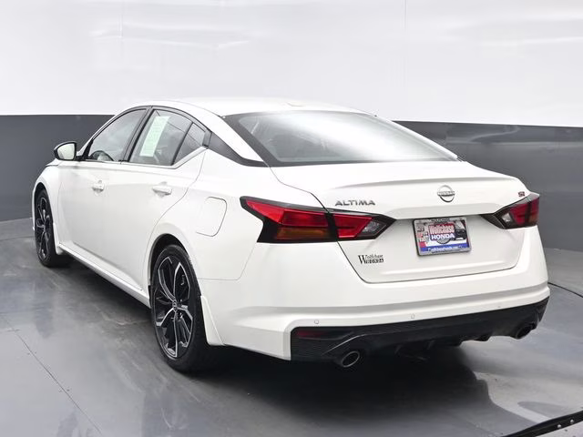2025 Pearl White Tricoat Nissan Altima 2.5 SR FWD Sedan