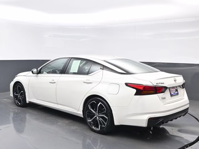 2025 Pearl White Tricoat Nissan Altima 2.5 SR FWD Sedan