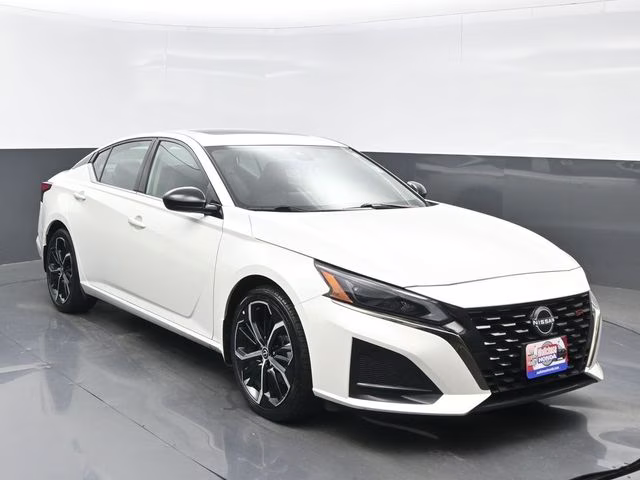 2025 Pearl White Tricoat Nissan Altima 2.5 SR FWD Sedan