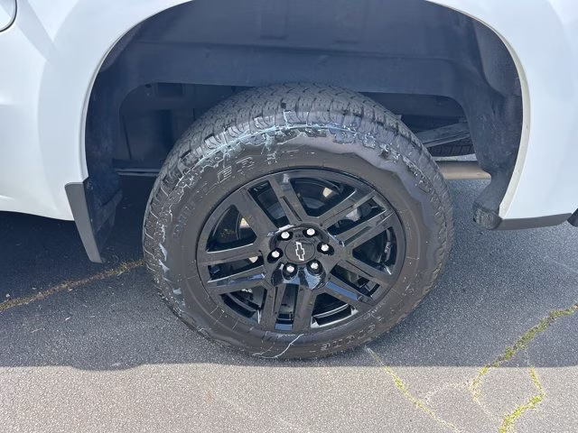 2025 Summit White Chevrolet Silverado 1500 4X4 Truck