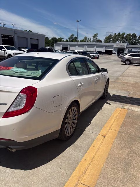 2015 White Platinum Clearcoat Metallic Lincoln MKS Base FWD Sedan