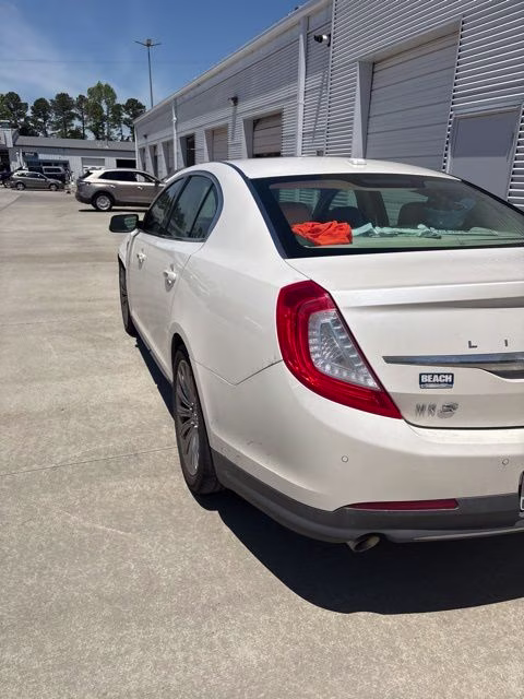 2015 White Platinum Clearcoat Metallic Lincoln MKS Base FWD Sedan